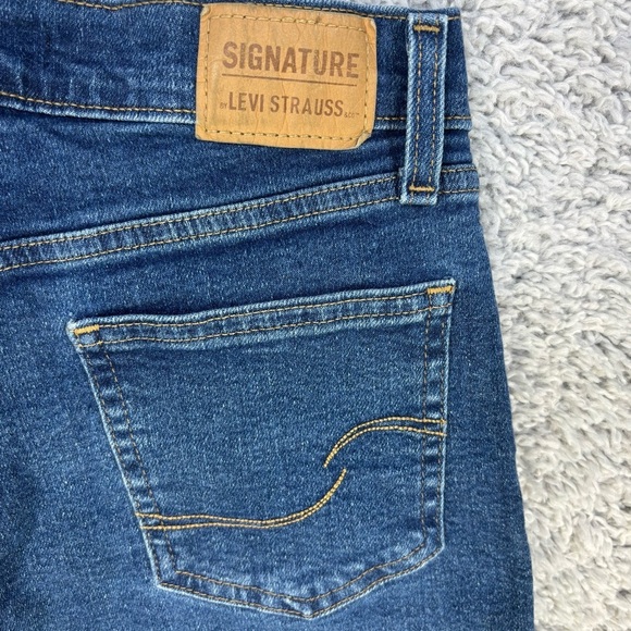 Levi's Shorts Womens 6 High Rise Stretch Classic Casual Raw Hem Frayed Everyday - Picture 5 of 6